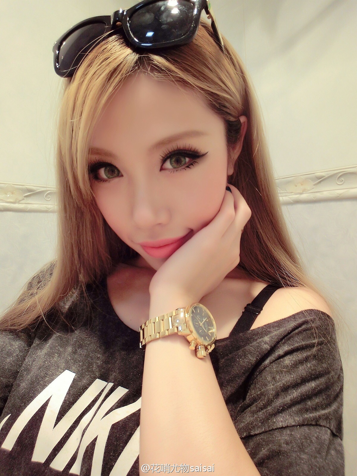 花哨尤物saisai的微博列表微女郎